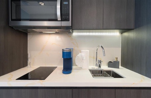 Bella Vista House | One 1402B Hotel Room: New Beachfront Resort, Style & Comfort
