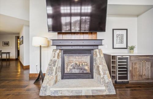 Peak 8 Apartment | One Ski Hill Place 8424, Great views, Resort Amenities