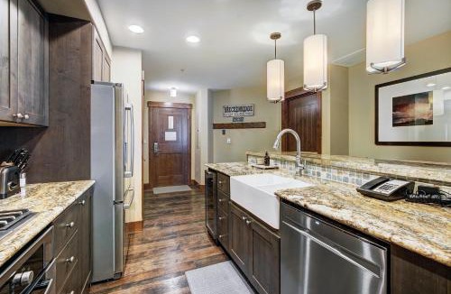 Peak 8 Apartment | One Ski Hill Place S8325