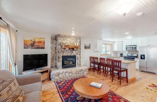 Yosemite National Park House | Oso Lodge Unit B
