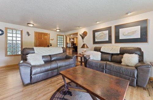 Tumalo House | Otter Run