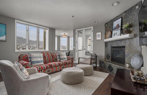 Steamboat Springs House | Outdoor Pool and Hot Tub, Gas Grill on Patio, Private Washer & Dryer