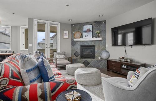 Steamboat Springs House | Outdoor Pool and Hot Tub, Gas Grill on Patio, Private Washer & Dryer