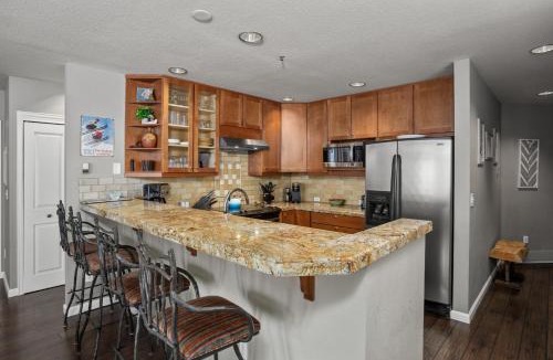 Steamboat Springs House | Outdoor Pool and Hot Tub, Gas Grill on Patio, Private Washer & Dryer