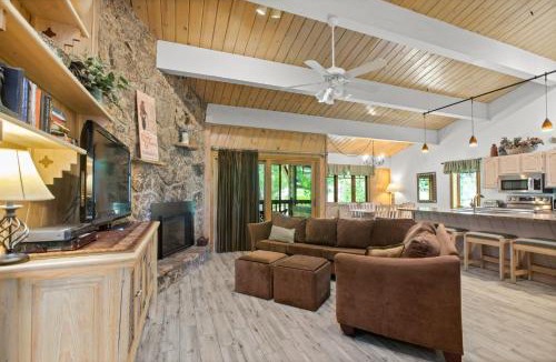Steamboat Springs House | Outdoor Pool and Hot Tub, Air Conditioned, 135 Steps From Ski Access