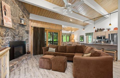 Steamboat Springs House | Outdoor Pool and Hot Tub, Air Conditioned, 135 Steps From Ski Access