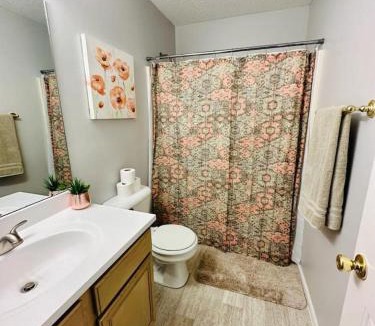 Monroe House | Overbrook Delight -tranquil stay for day and night