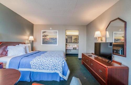 Mountain View Hotel | Ozark Junction Inn