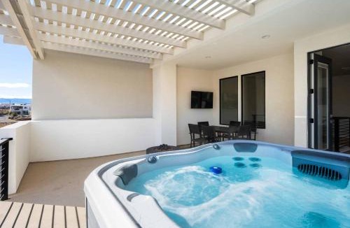 St. George House | Paddle and Play townhouse