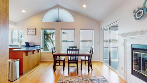 Lake Stevens House | Paddle Boards Private Dock Sleeps 9