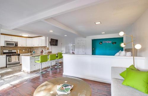 Palm Springs Apartment | Palm Springs Studio w/Outdoor Oasis & Hot Tub!