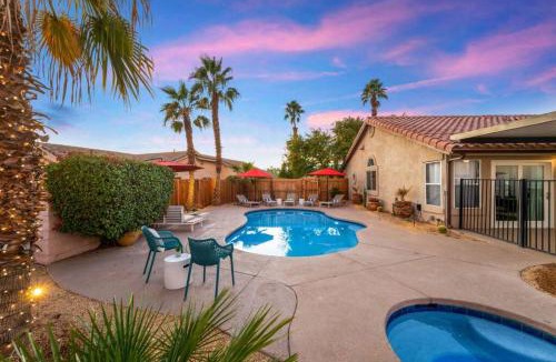 La Quinta House | Palm Tree Inn | Gated Pool + Large Backyard [Free Spa Heating + Early Check-In]