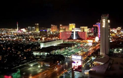 Las Vegas Hotel | Palms Place Condo with strip view