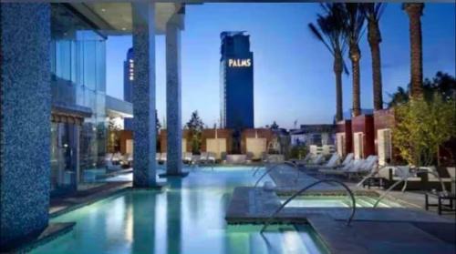 Las Vegas Hotel | Palms Place Condo with strip view