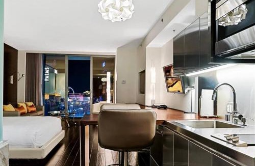 Las Vegas Apartment | Palms Place Hotel StripView with Open Balcony -23