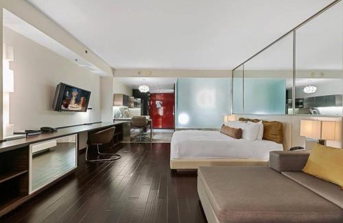 Las Vegas Apartment | Palms Place Hotel StripView with Open Balcony -23