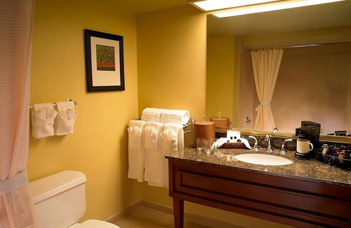 Laughlin Hotel | Panorama Room 2 Queens | Aquarius Casino Resort |Casino Adventure