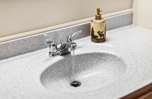 Two Harbors Apartment | Panoramic Lake Views King Suites, Kitchen, Whirlpool Soaking Tubs and Hot Tub