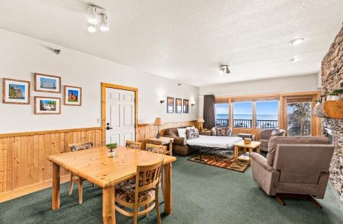 Two Harbors Apartment | Panoramic Lake Views 1 BR King Suite & Whirlpool, Kitchen and Hot Tub