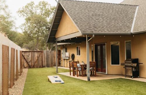 Mariposa House | Panoramic Lookout Sierra Serenity BBQ by CasaOso