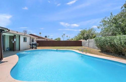Paradise Valley Village House | Paradise Valley Village Home with a Large Backyard Pool