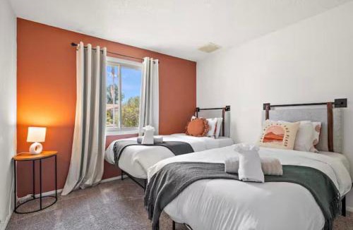 Paradise Valley Village House | Paradise Valley Village Home with a Large Backyard Pool