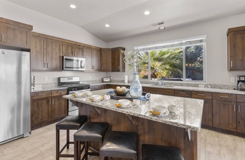 Santa Clara House | Paradise Village 121: PRIVATE HOT TUB, X-BOX, 3 BIKES, BAG TOSS, PACK N' PLAY, MOUNTAIN VIEWS