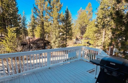 Fox Farm House | Paramount Escape Big Bear-Close to All -Tesla Universal EV- Foos Ball