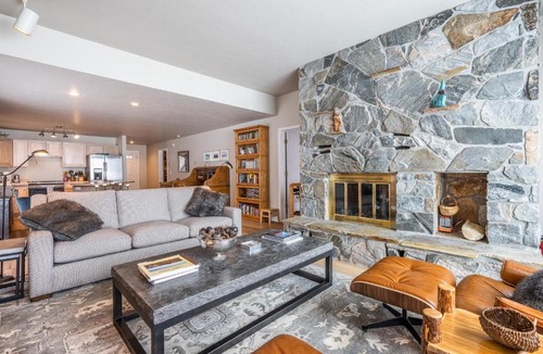 Big Sky Meadow Village Hotel | Park 286