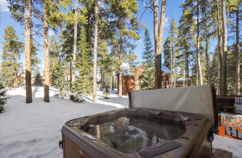 Park Forest Estates House | Park Forest Chalet in Breckenridge, spacious 4 bedroom home, Hot Tub, Dog Friendly