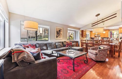 Park Forest Estates House | Park Forest Chalet in Breckenridge, spacious 4 bedroom home, Hot Tub, Dog Friendly