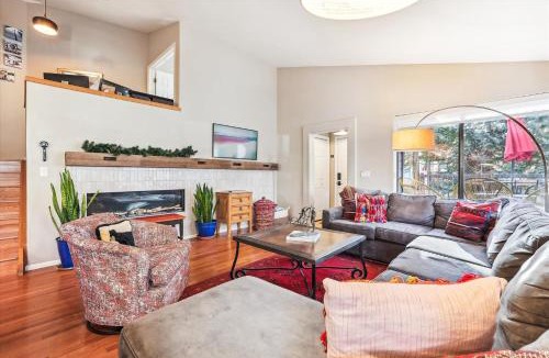 Park Forest Estates House | Park Forest Chalet in Breckenridge, spacious 4 bedroom home, Hot Tub, Dog Friendly