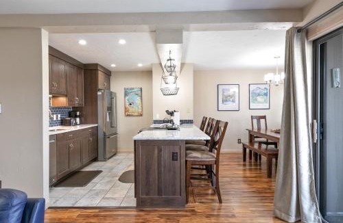Four O'Clock Apartment | Park Place Quandary Peak Condo: Ski-in, Downtown Breck