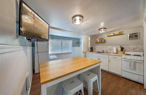 Hedrick Acres House | Park UA House