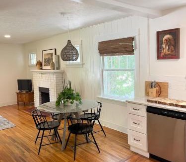 Manito House | Parkside Bungalow steps away from Manito Park