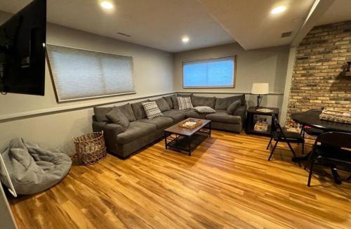 Ames House | Parkside Getaway- Spacious Six Bedroom Home for Families & Friends