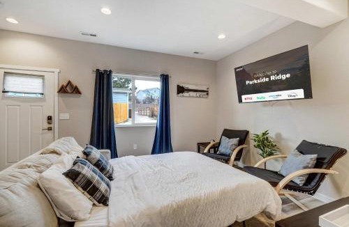 Monument House | Parkside Ridge Cozy Escape w Hot Tub & Views