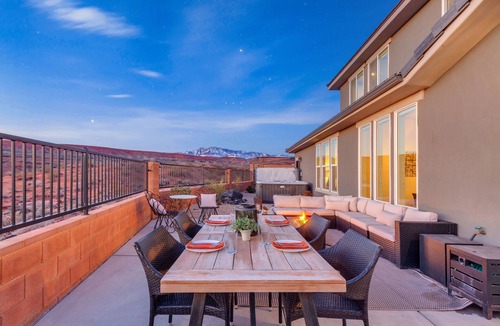 Washington House | Paseos 1101, Private Hot Tub, Outdoor Games & Shared Pickleball Courts!