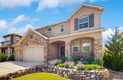 Wolf Ranch House | Paw and Peak Lodge