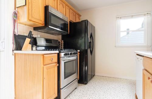 Omaha House | Peaceful Gem HotTub Fenced Yard & Near Downtown