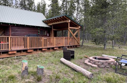 Island Park House | Peaceful Log Cabin Perfect for a Romantic Getaway near Yellowstone, Idaho
