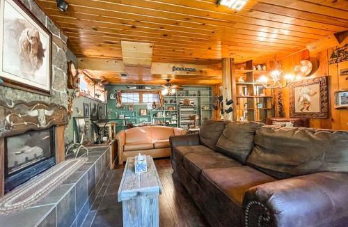 Cascade-Chipita Park House | Peaceful Mountainside Cabin Retreat