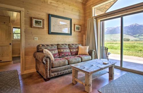 Livingston House | Peaceful Mtn Retreat ~ 43 Mi to Yellowstone!
