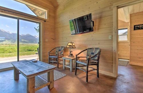 Livingston House | Peaceful Mtn Retreat ~ 43 Mi to Yellowstone!