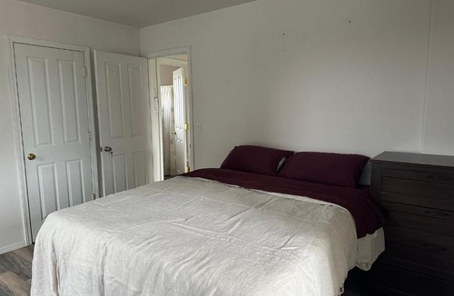 Lynden House | Peaceful Private Room & Bath with AC, Mountain View
