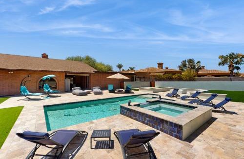 Central Scottsdale House | Peaceful, spacious, private pool and putting green