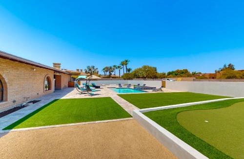 Central Scottsdale House | Peaceful, spacious, private pool and putting green