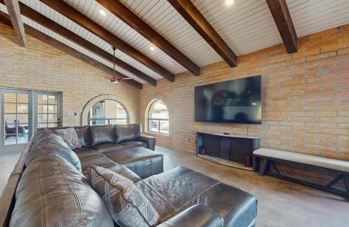 Central Scottsdale House | Peaceful, spacious, private pool and putting green