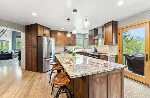 Breckenridge House | Peak 7 Mountain Lodge - Hot Tub & Expansive Views