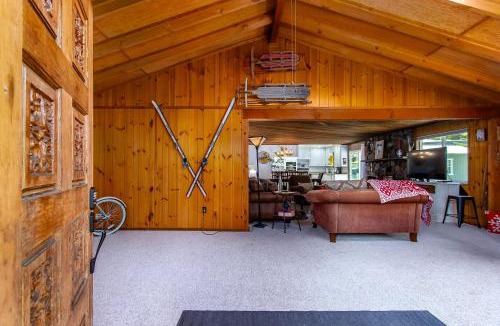 Packwood House | Peak View | White Pass, Mt Rainier